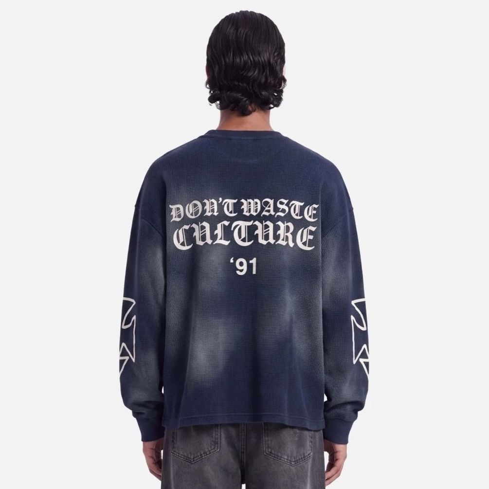Don’t Waste Culture Romiya Longsleeve T-shirt Navy