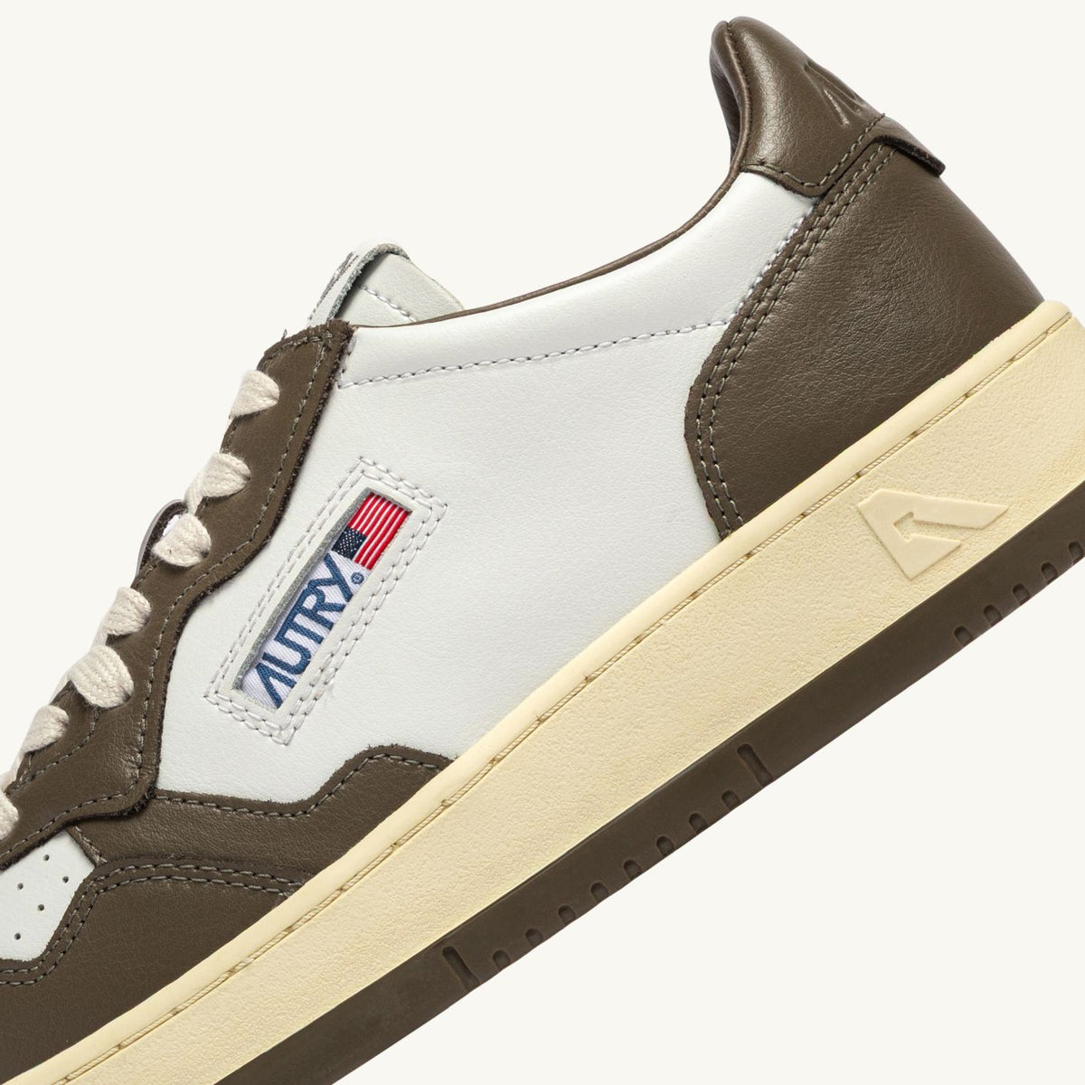 Autry Medalist Low Sneaker Wit/Bruin