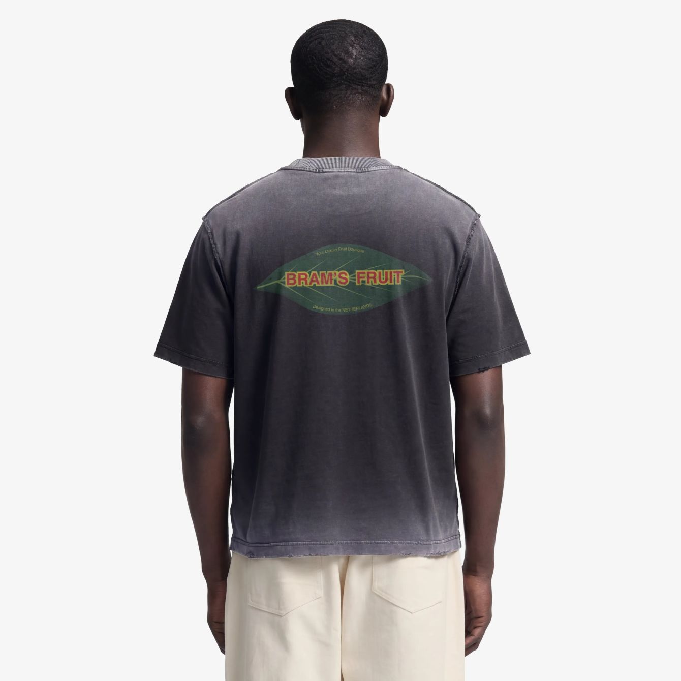 Bram’s Fruit Distressed Leaf T-shirt Zwart