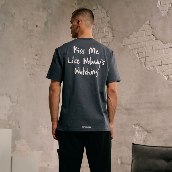 Croyez Kiss Me Like T-shirt Antraciet
