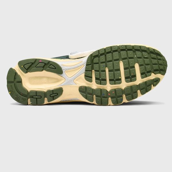 Mercer Amsterdam The Re-Run Suede 2000 Sneaker Donker Groen