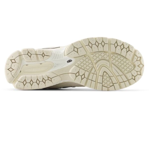 New Balance 2002R Sneaker Off White
