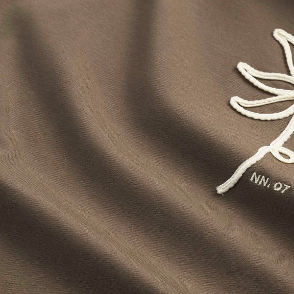 NN.07 Pedro EMB T-shirt Bruin