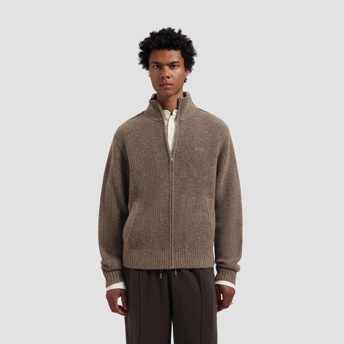 Olaf Signature Zip Knitted Mock Neck Vest Bruin
