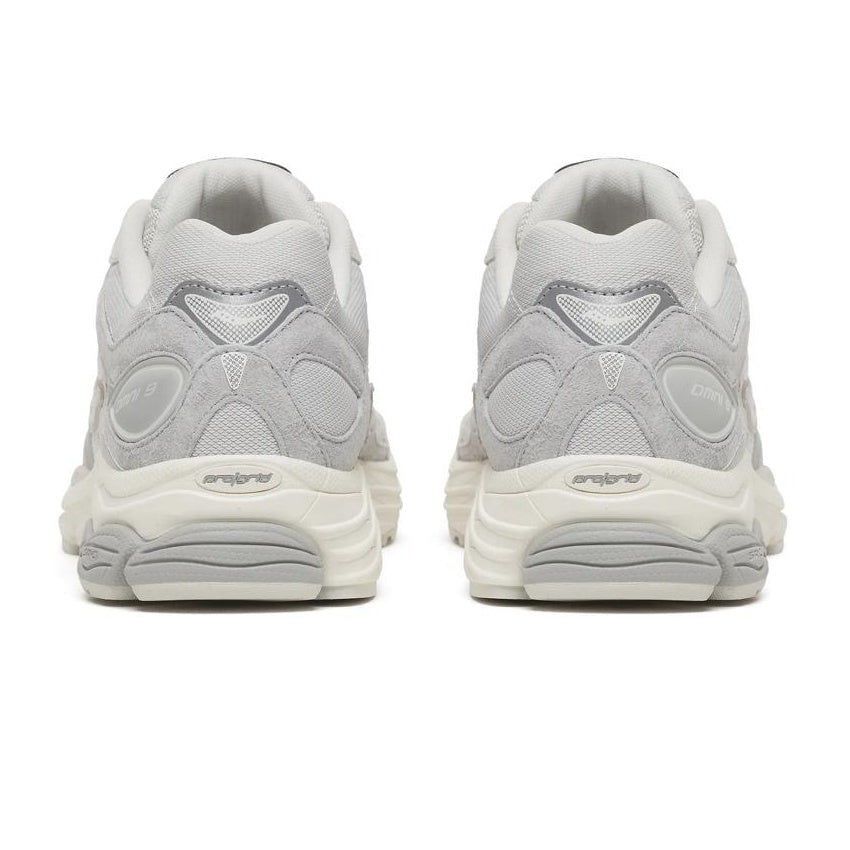 Saucony Progrid Omni 9 Suede Sneaker Off White