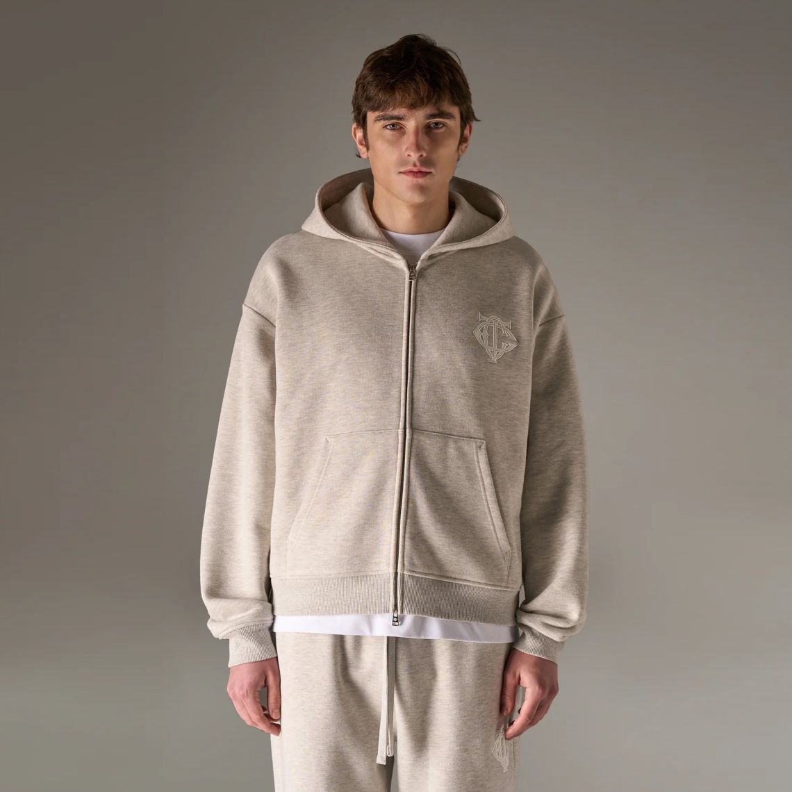 The Couture Club Heavyweight Monogram Applique Emblem Vest Grijs