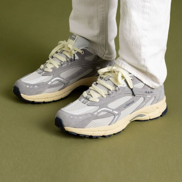 The Mercer Brand The Re-Run Vintage Suede Sneaker Grijs