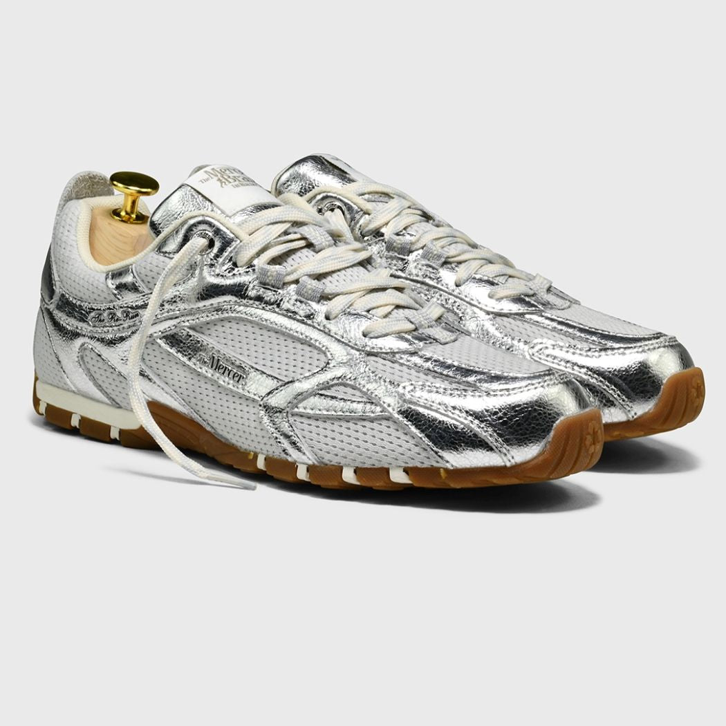 The Mercer Brand The Re-Run Drive Metallic Sneaker Zilver