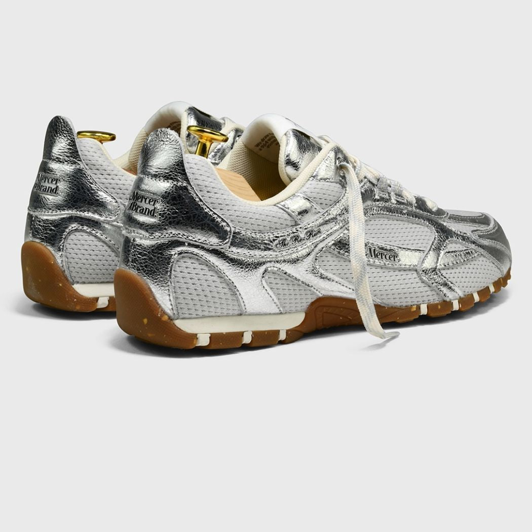 The Mercer Brand The Re-Run Drive Metallic Sneaker Zilver
