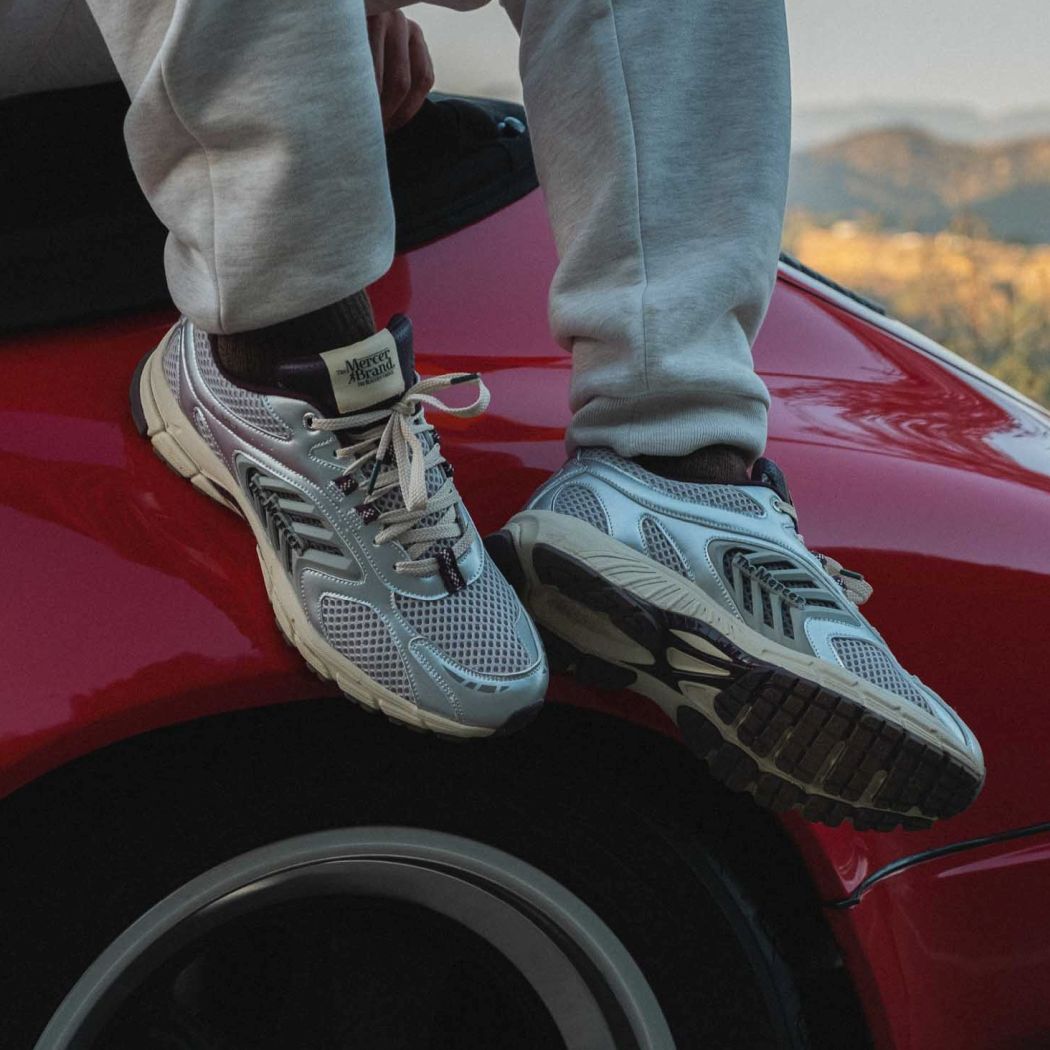 The Mercer Brand The Re-Run EVO Silver Sneaker Zilver/Rood