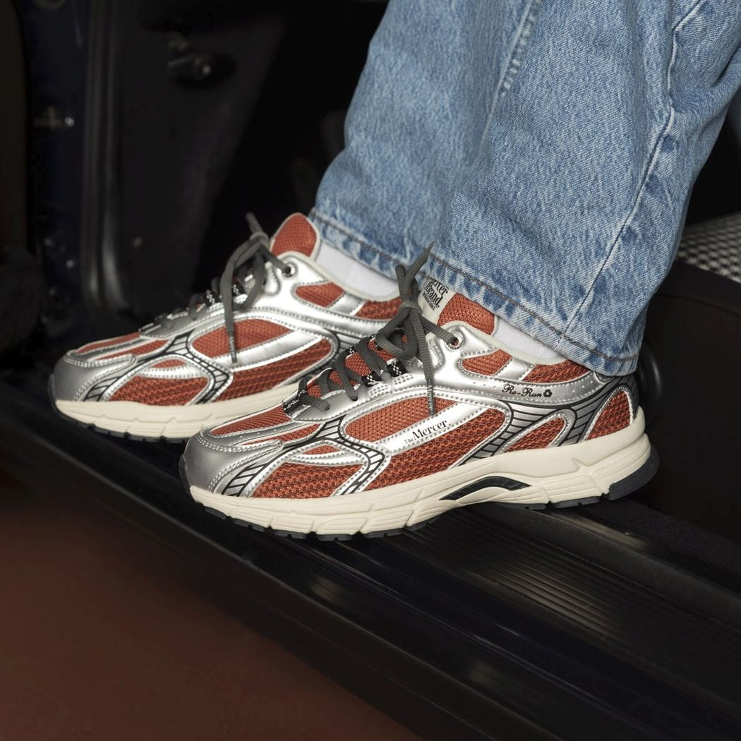 The Mercer Brand The Re-Run Scratched Sneaker Oranje/Zilver